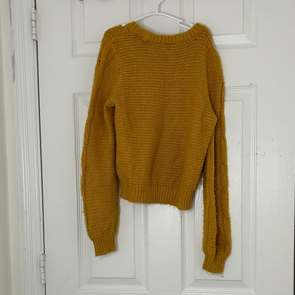 Abercrombie yellow sweater - Picture 2 of 2